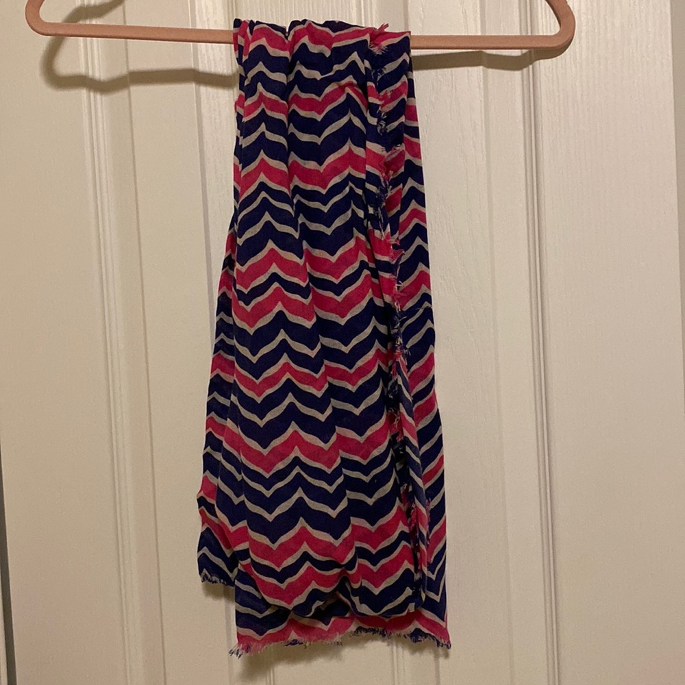 Like new Vineyard Vines pink & blue scarf / wrap